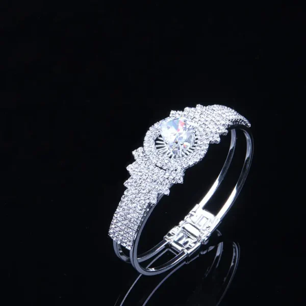 Apyrankė su kristalais