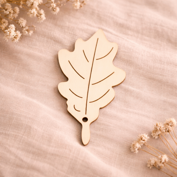 Medinės lapų formos dekoracijos