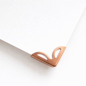 Dekoratyviniai auksiniai geležiniai kampučiai