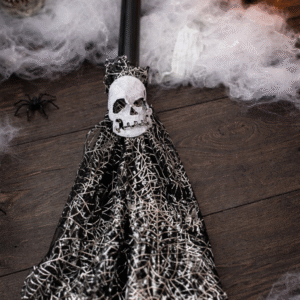 Helovino raganos šluota