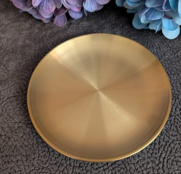 Dekoratyvinis auksinis metalinis padėklas (23 cm)