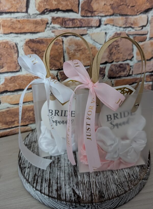 Satininės gumytės Bride Squad – rinkinys