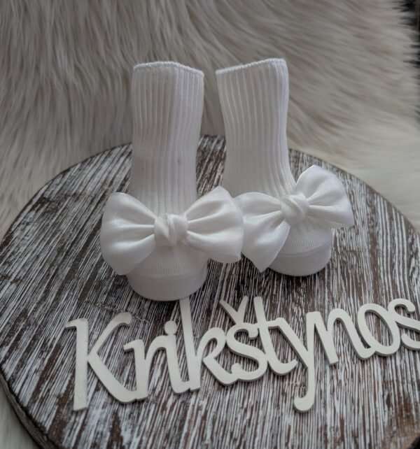 Medvilninės kūdikių kojinytės krikštynoms su kaspinėliu