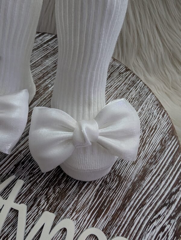 Medvilninės kūdikių kojinytės krikštynoms su kaspinėliu