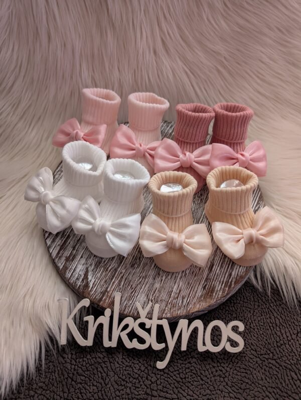 Medvilninės kūdikių kojinytės krikštynoms su kaspinėliu