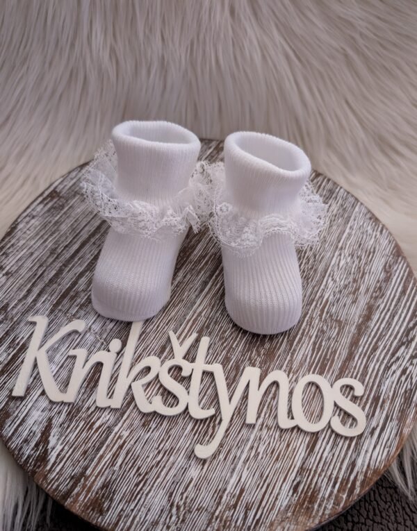 Kūdikių kojinytės krikštynoms su nėriniais
