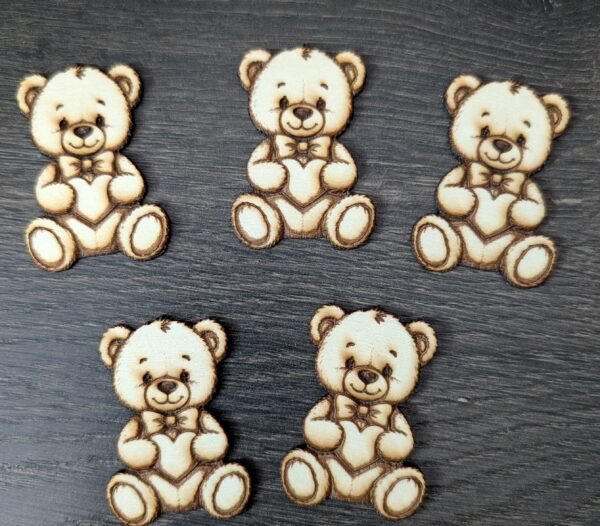 Medinė meškiuko formos dekoracija