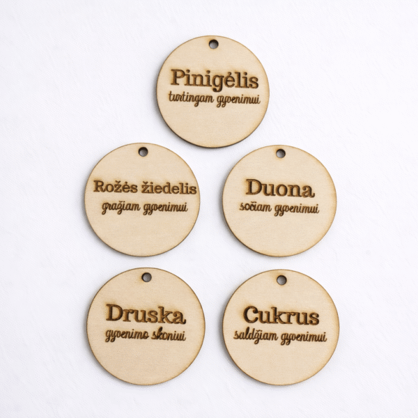Medinės graviruotos etiketės