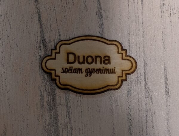 Medinės etiketės su užrašais