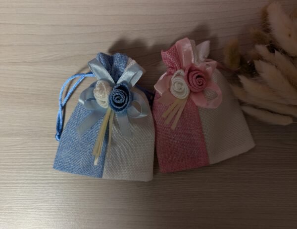 Dekoruotas krikštynų maišelis su rožytėmis