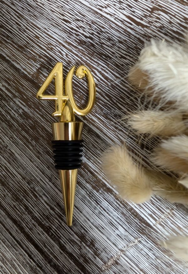 Vyno butelio kamštis su skaičiumi – jubiliejui