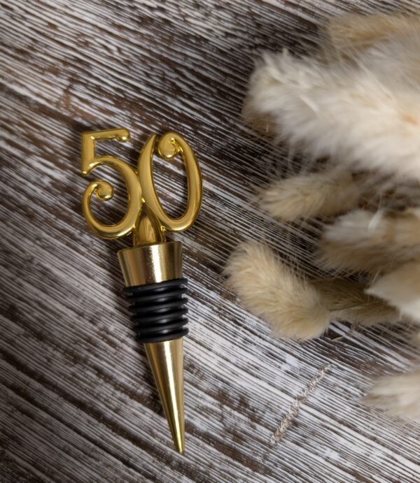 Vyno butelio kamštis su skaičiumi – jubiliejui