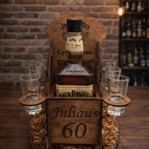 Viskio stovas su stikliukais