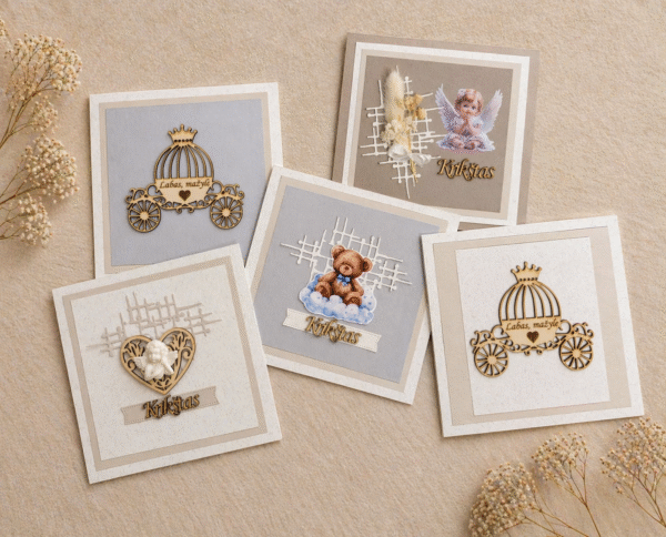 Rankų darbo atvirukas su karieta