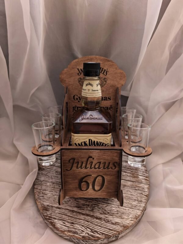 Rankų darbo medinė dovanų dėžutė su taurelėmis