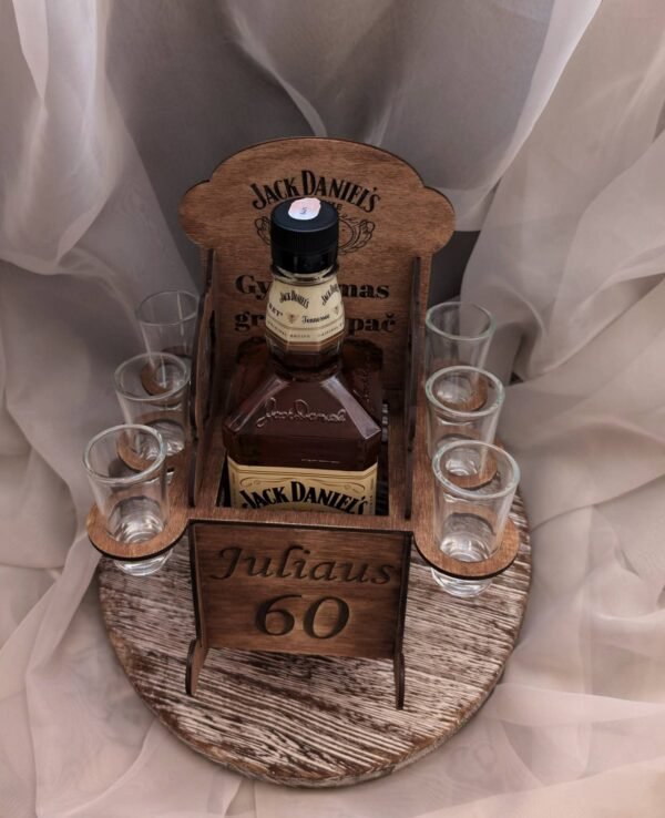 Rankų darbo medinė dovanų dėžutė su taurelėmis