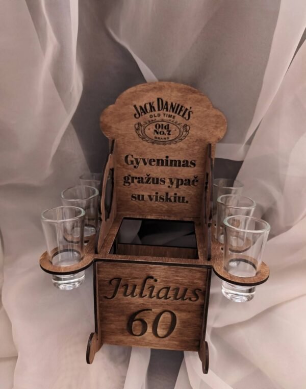 Rankų darbo medinė dovanų dėžutė su taurelėmis