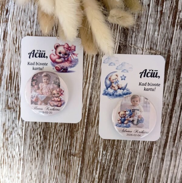 Personalizuoti krikštynų ženkliukai svečiams