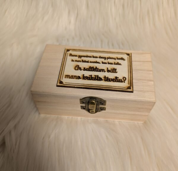 Mini medus – rankų darbo saldainis su aksominiu įpakavimu medinėje dėžutėje