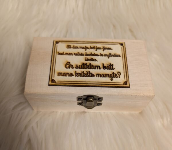 Mini medus – rankų darbo saldainis su aksominiu įpakavimu medinėje dėžutėje