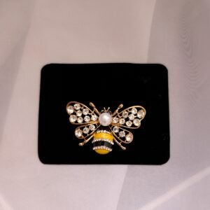 PXL_20260316_125702079.RAW-01.COVER Elegantiška bitės formos sagė