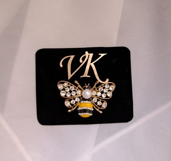 Elegantiška bitės formos sagė