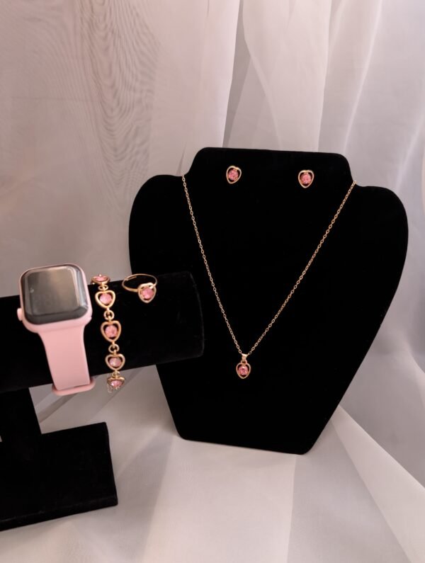 Rožinių širdelių papuošalų rinkinys