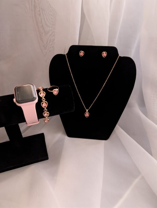 Rožinių širdelių papuošalų rinkinys