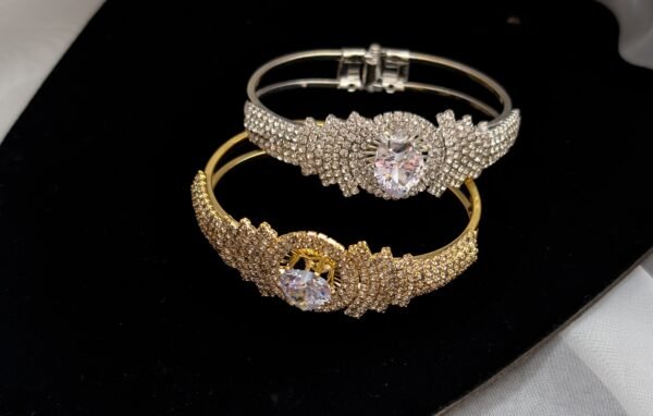 Apyrankė su kristalais