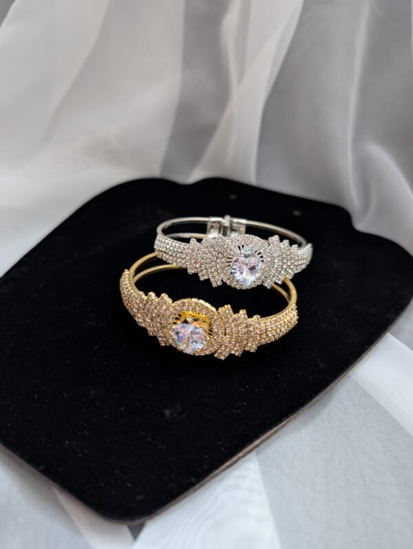 Apyrankė su kristalais