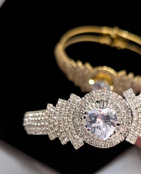 Apyrankė su kristalais