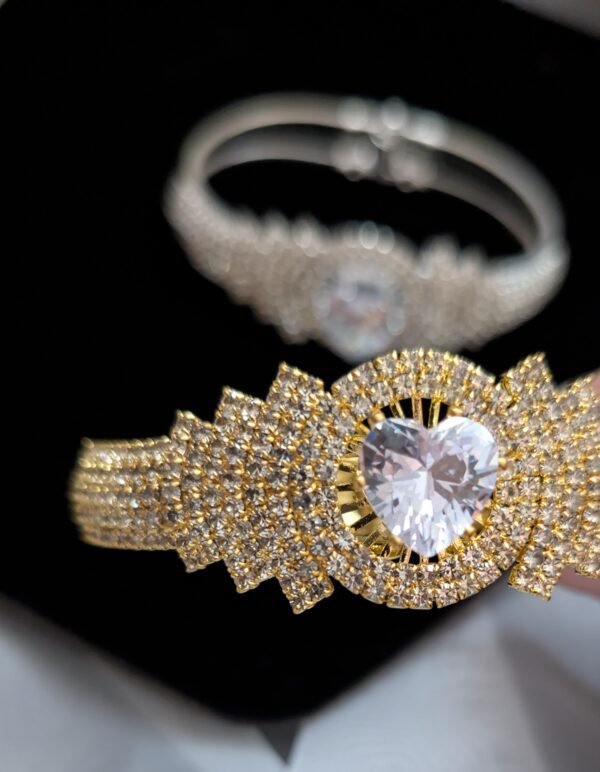 Apyrankė su kristalais