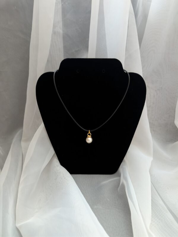 Rankų darbo perlų pakabukas