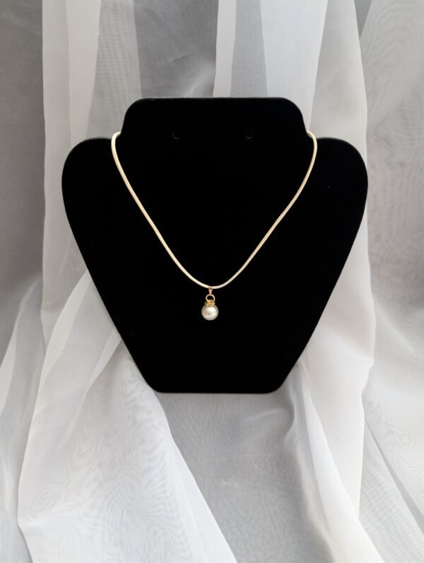 Rankų darbo perlų pakabukas