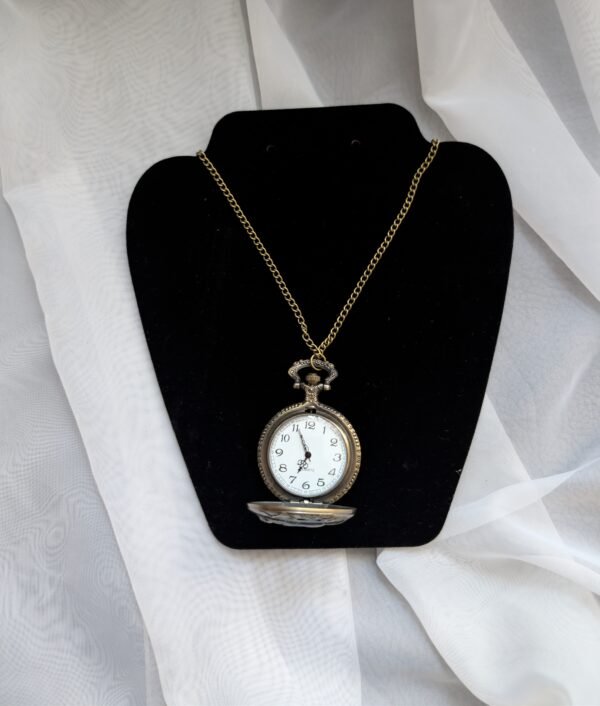 Vintažinis kišeninis laikrodis su žirgo dizainu