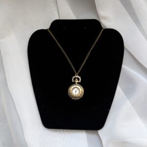 Vintažinio stiliaus laikrodis su grandinėle