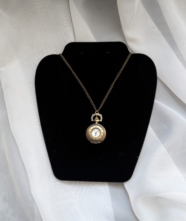 Vintažinio stiliaus laikrodis su grandinėle