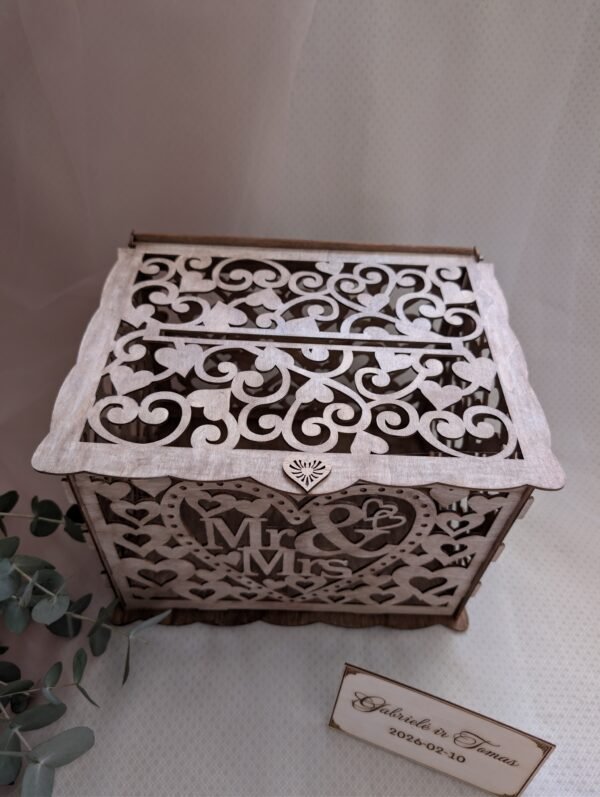 Rankų darbo medinė dėžutė vokeliams / pinigams