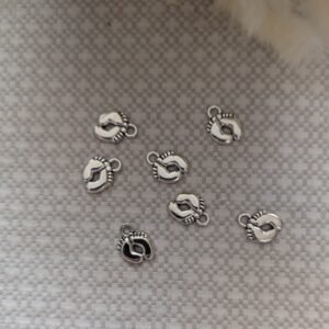 Pakabukas kūdikio pėdutės