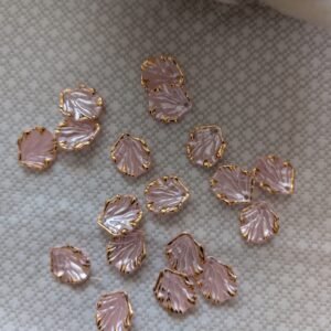 Kriauklelės formos pakabukas su auksiniu kraštu