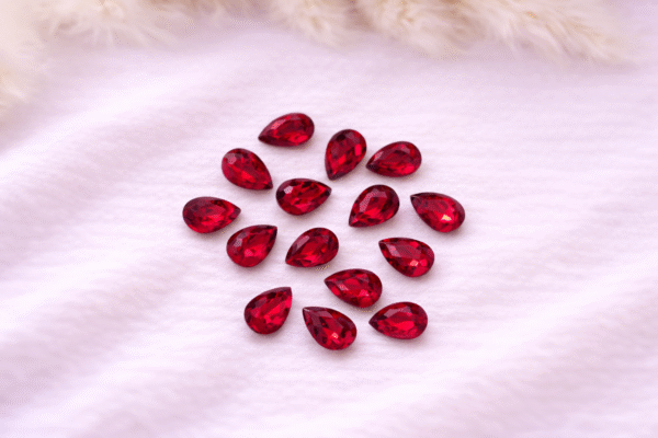 Lašo formos dekoratyviniai kristalai