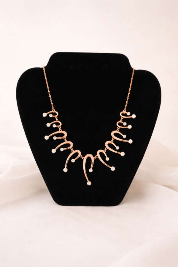 Elegantiškas kaklo papuošalas