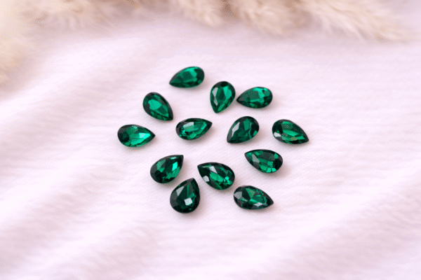 Lašo formos dekoratyviniai kristalai