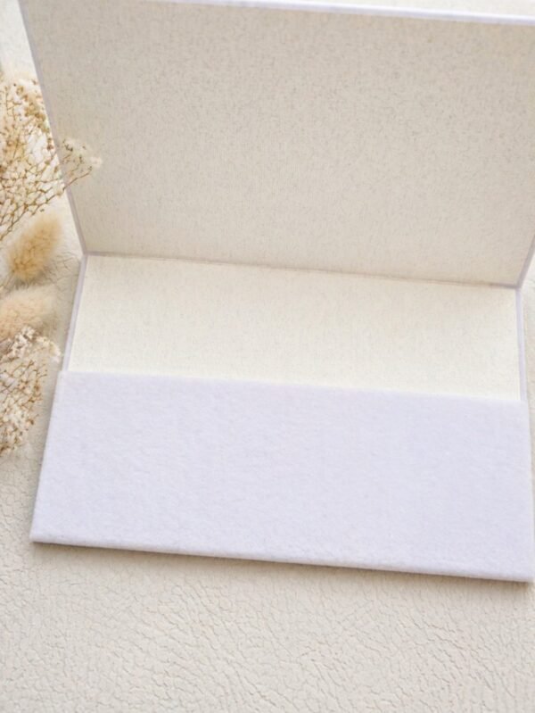 Rankų darbo aksominis vokelis pinigams