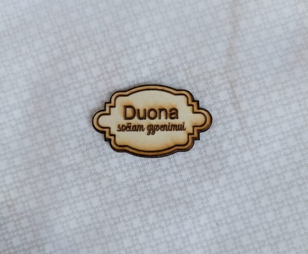 Medinės etiketės su užrašais