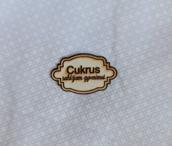 Medinės etiketės su užrašais