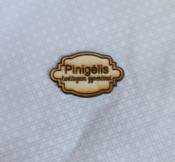 Medinės etiketės su užrašais